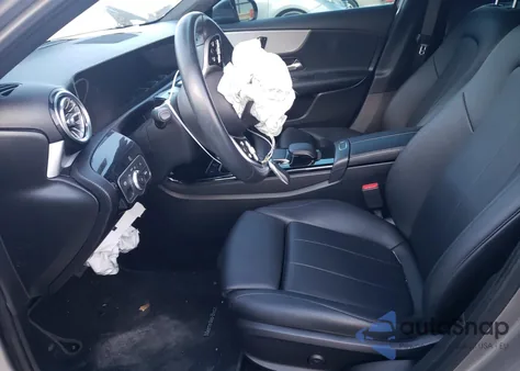 2019 Mercedes-Benz A 220 z USA, uszkodzony, nr VIN WDD3G4EB8KW013529